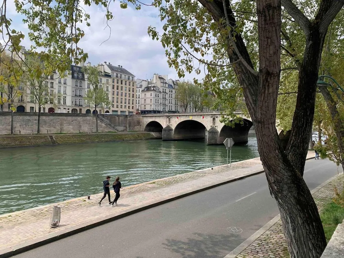 By The Seine River location