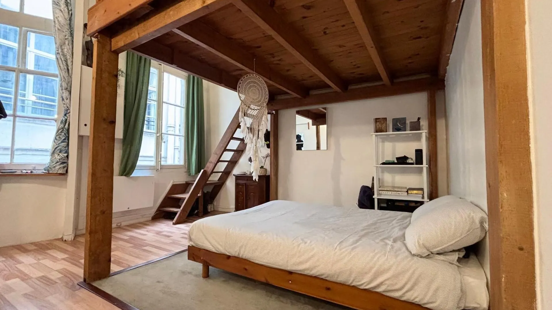Apartment By The Seine River Paris